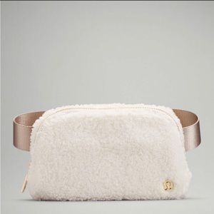 Everywhere Fleece Belt Bag